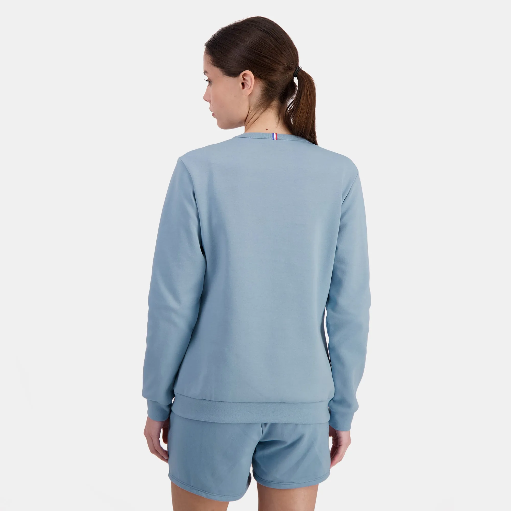 2422048-ESS Crew Sweat N°1 W faded denim | Sweat col rond Femme