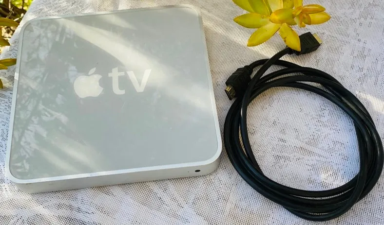 Apple TV 1st Generation EMC 2132 Digital Media Streamer w Cable