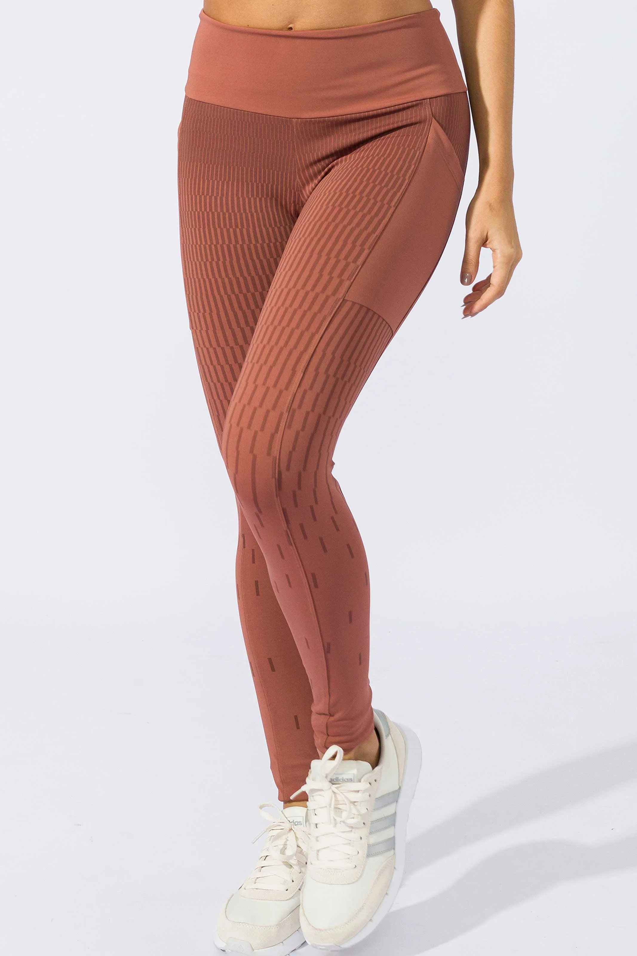 Calça Legging Modeladora com Bolso Marrom