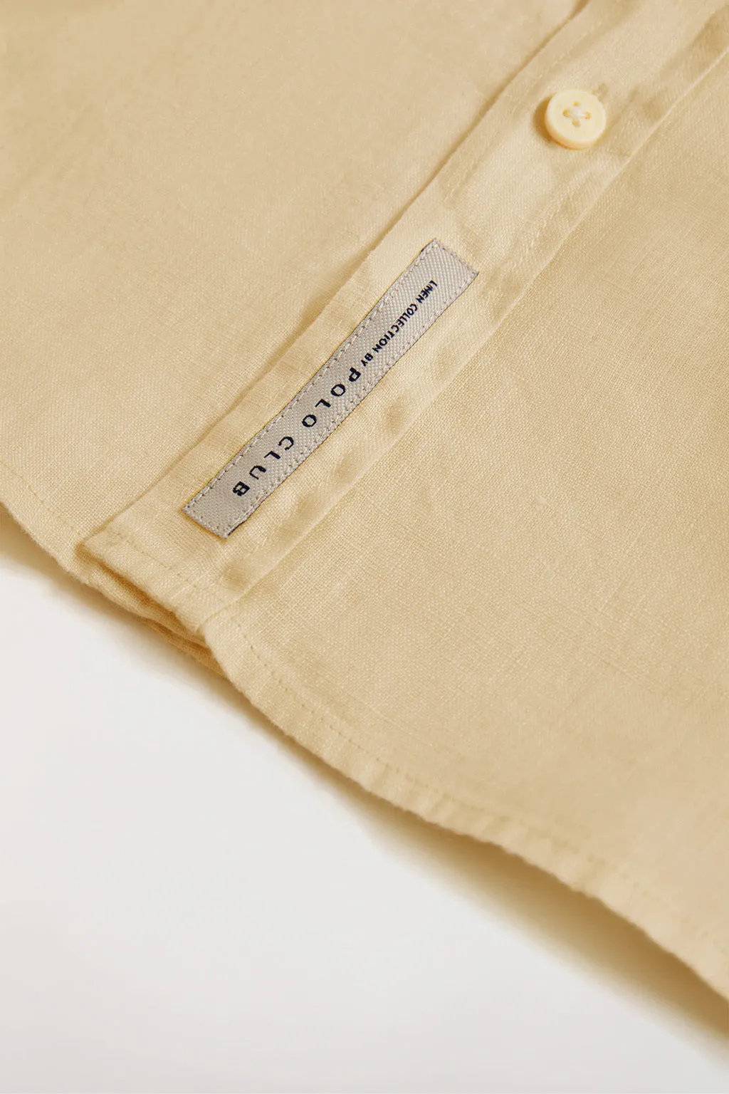 Camisa de lino beige de cuello francés y logo bordado