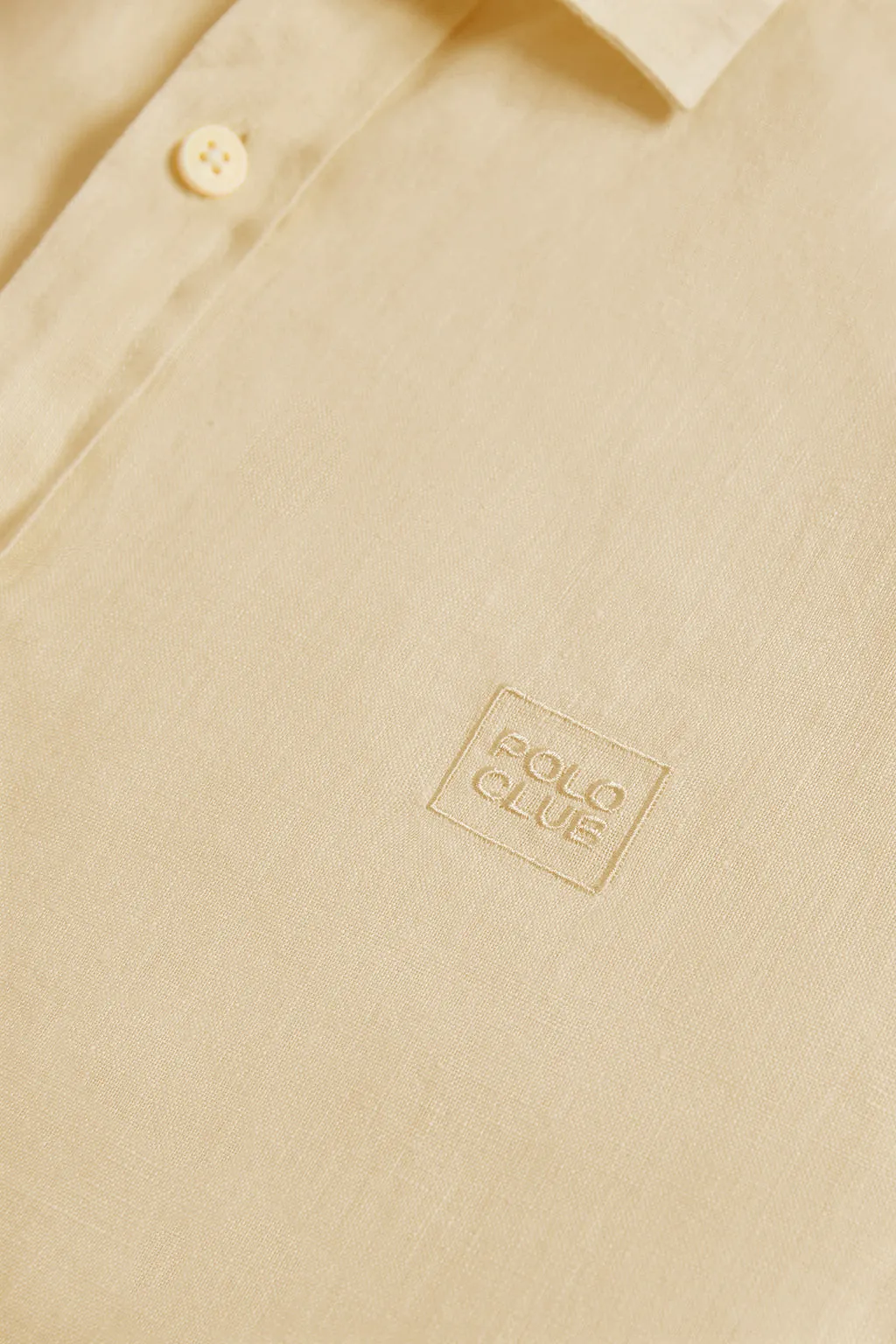 Camisa de lino beige de cuello francés y logo bordado