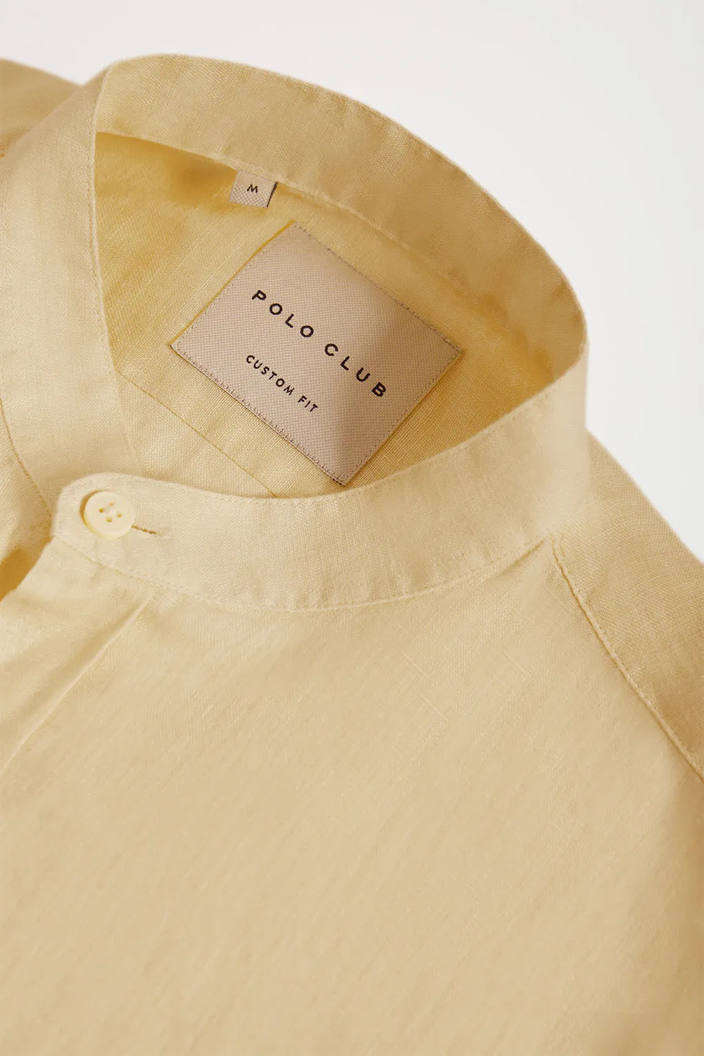 Camisa polera de lino beige con cuello mao