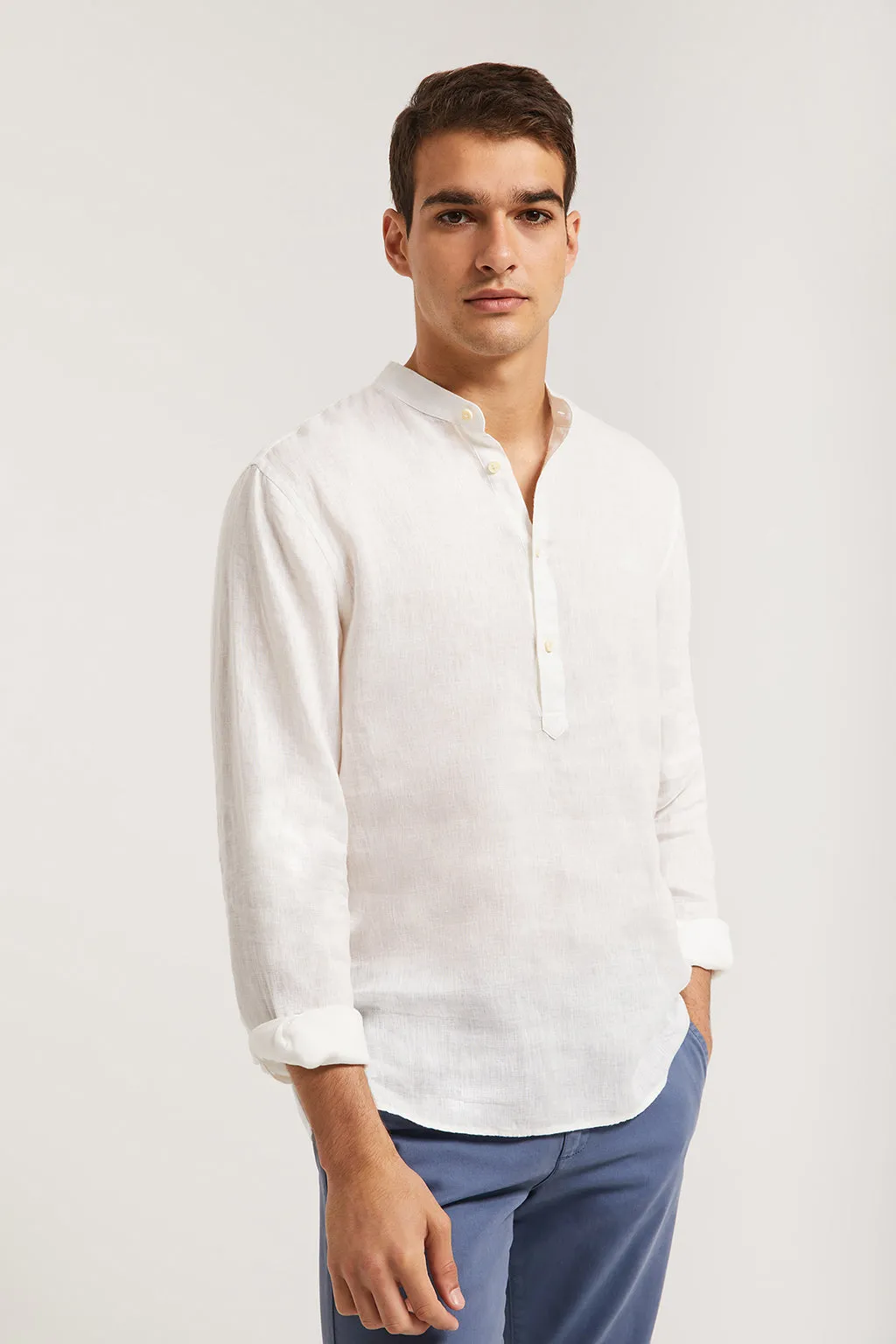 Camisa polera de lino blanca con cuello mao