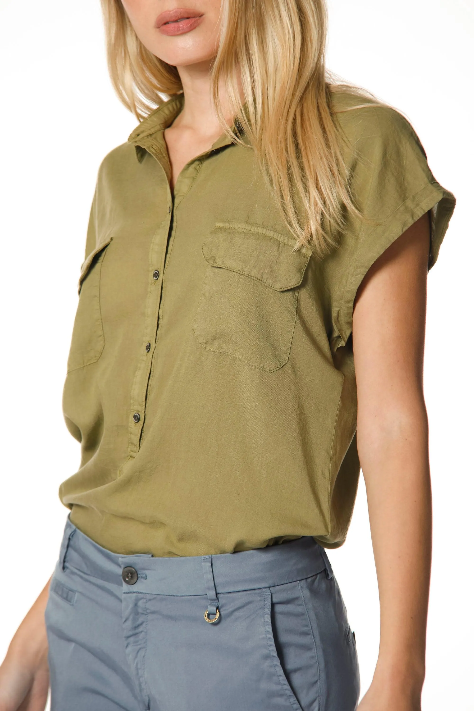 Casta camicia da donna a manica corta con tasche in tencel