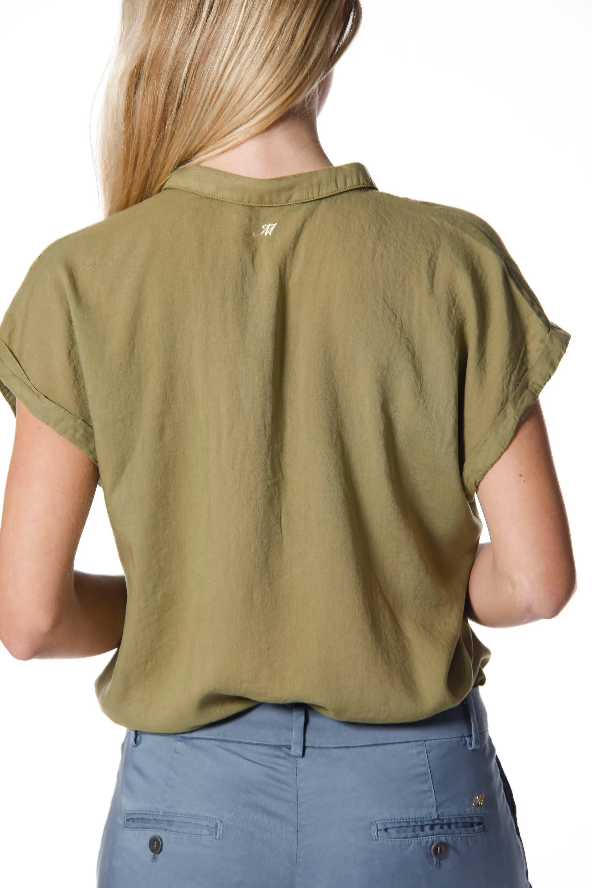 Casta camicia da donna a manica corta con tasche in tencel