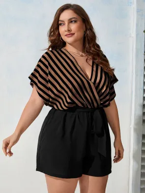 Macacão Listras com Laço Plus Size